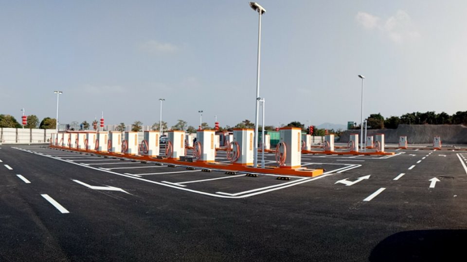 Open-air charging station with marked bays